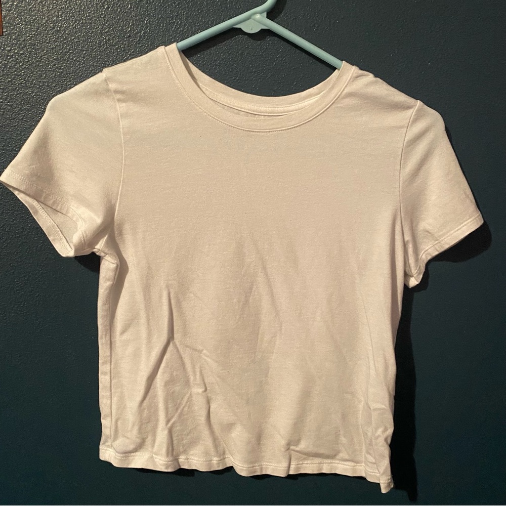Old Navy basic white t shirt